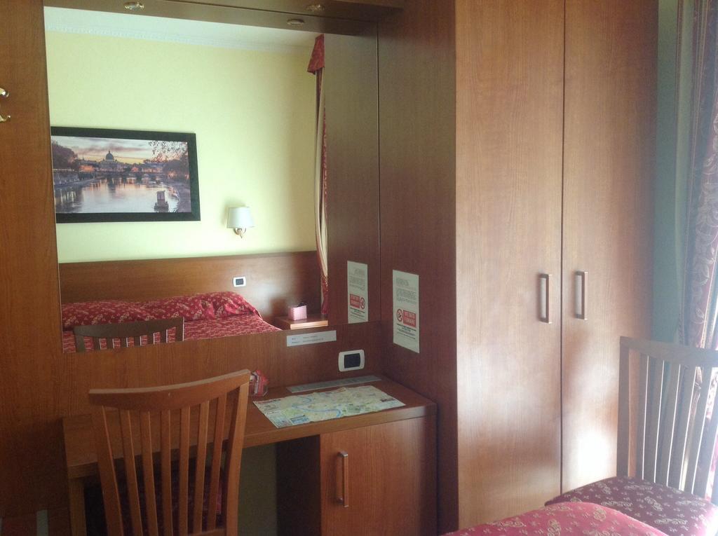 Residenza Fermi Hotel Rome Bagian luar foto