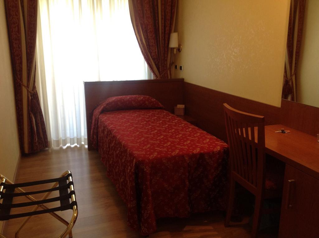 Residenza Fermi Hotel Rome Bagian luar foto